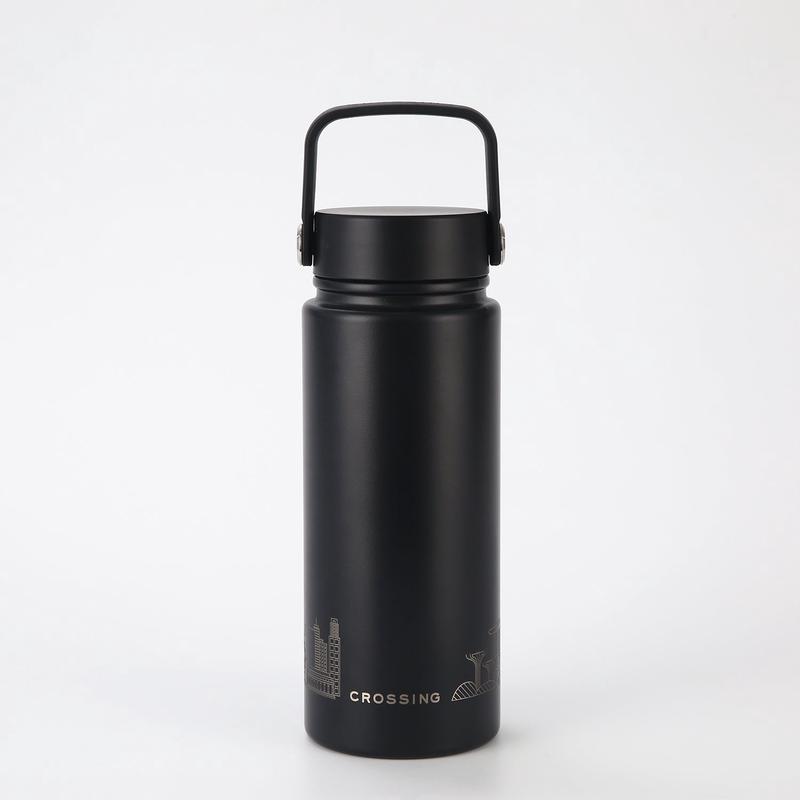 Crossing Urban Ceramic S/S Insulated Flat Cap Bottle With Handle 600ml - Skyline Singapore (Black)